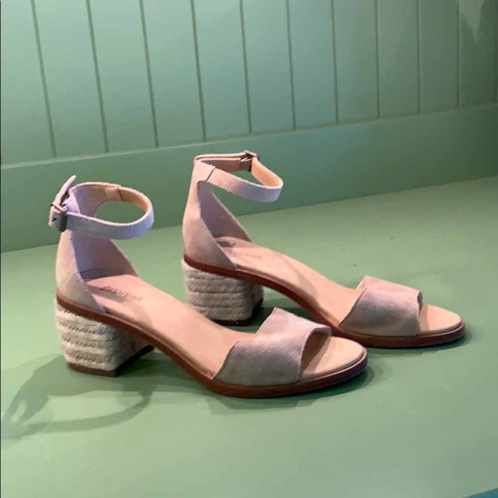 SOLUDOS open-toed heeled sandals.
